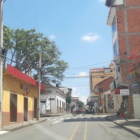 Departamento Grande A 2 Cuadras Plaza Principal A Lado De Viva Apartment Tarija Luaran gambar